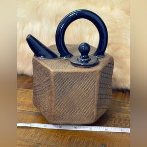 rare  tea-pot with top Handled , Hand Built and Lace Textured of Stoneware NEW